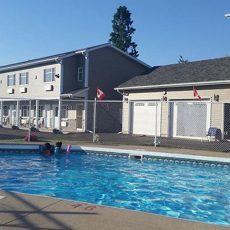Fox Motor Inn Greater Napanee Экстерьер фото