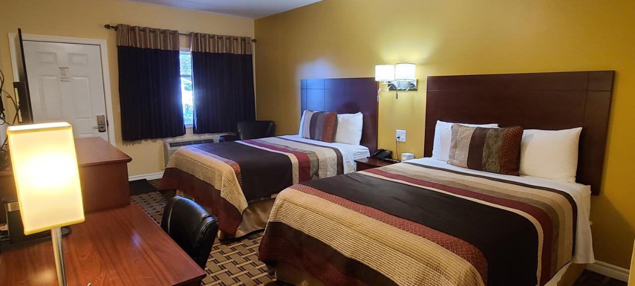 Fox Motor Inn Greater Napanee Экстерьер фото