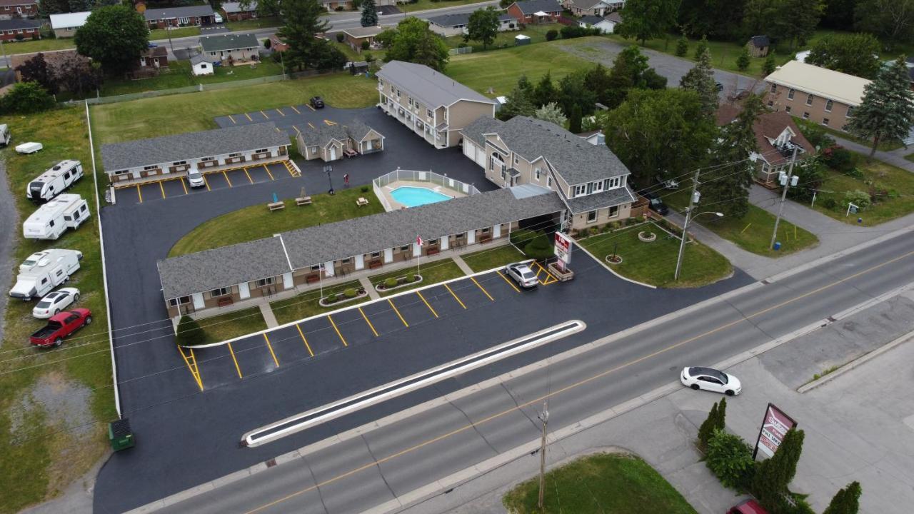 Fox Motor Inn Greater Napanee Экстерьер фото