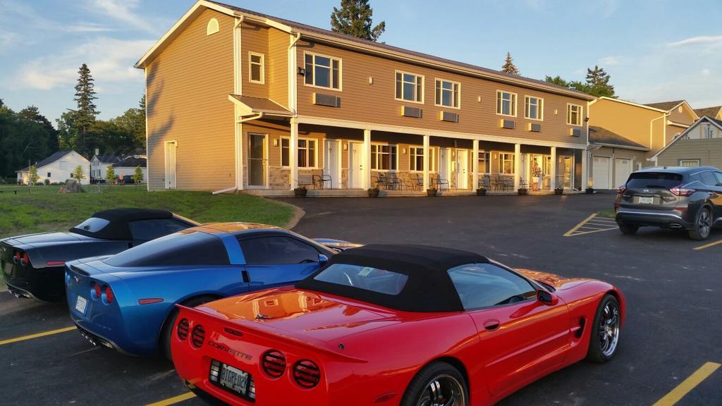 Fox Motor Inn Greater Napanee Экстерьер фото