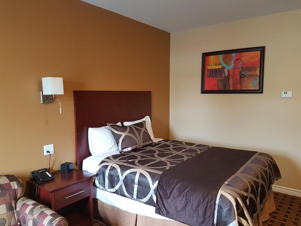 Fox Motor Inn Greater Napanee Экстерьер фото