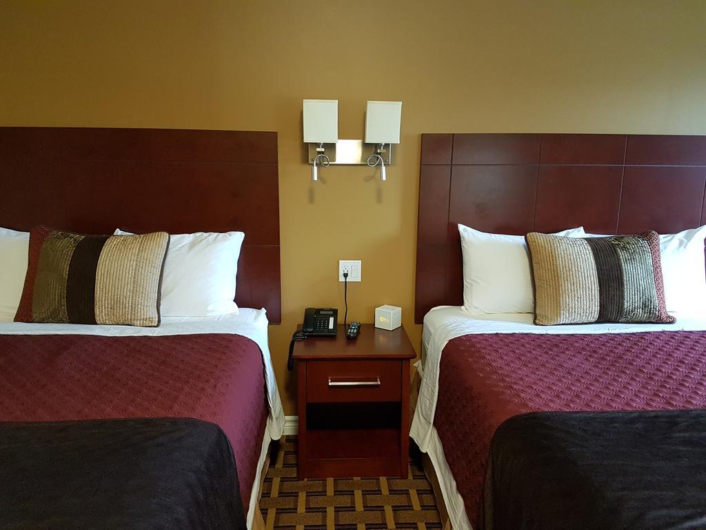 Fox Motor Inn Greater Napanee Экстерьер фото