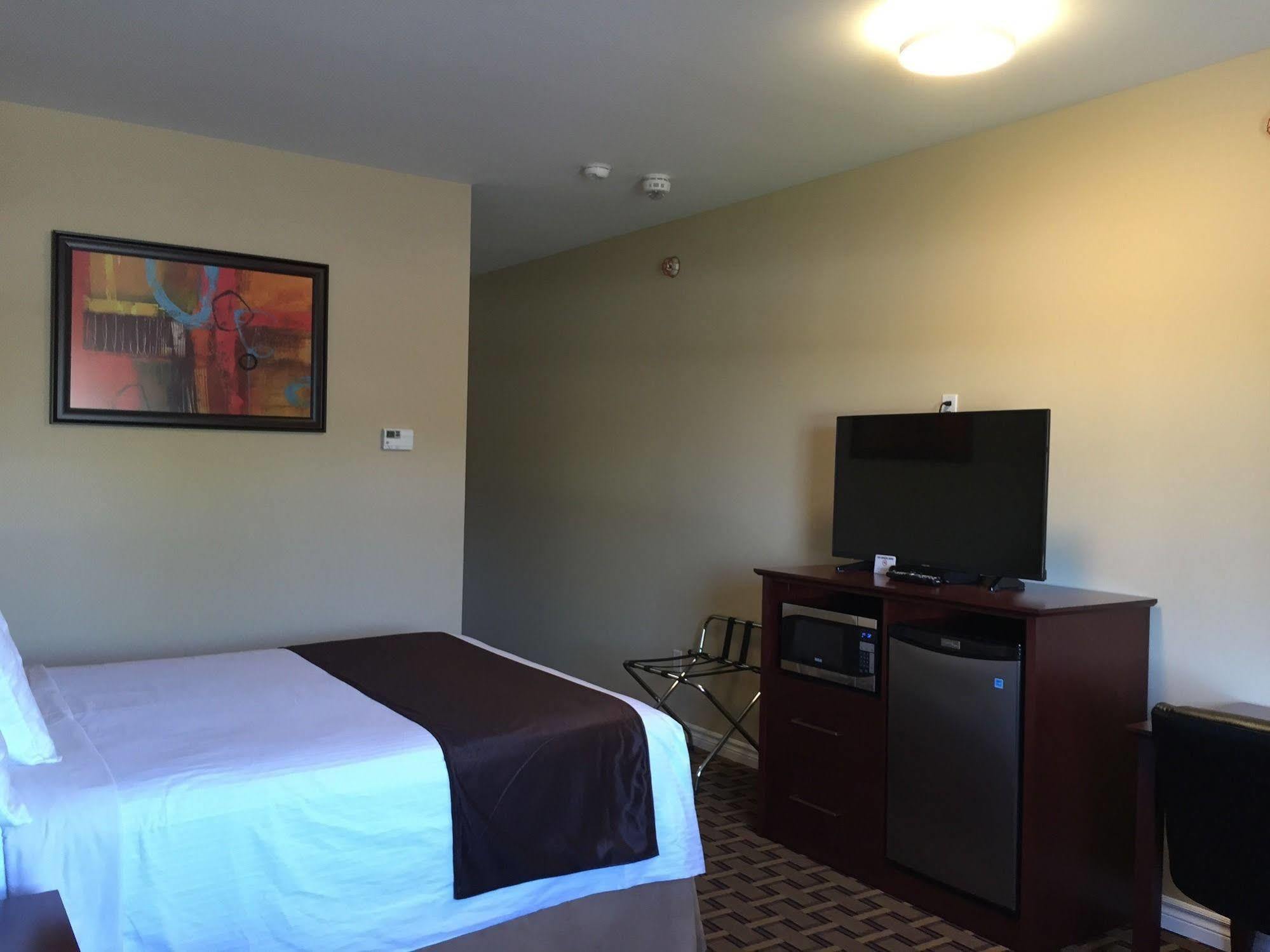 Fox Motor Inn Greater Napanee Экстерьер фото