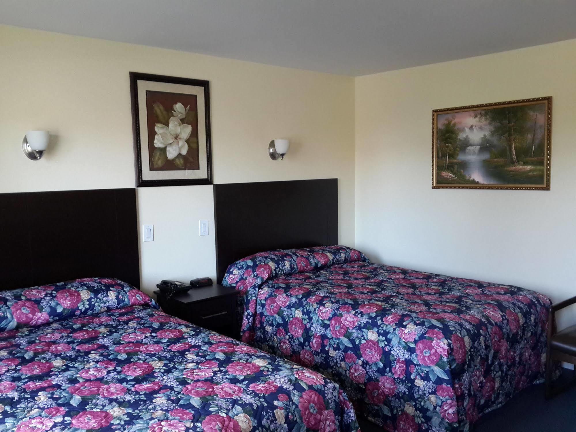 Fox Motor Inn Greater Napanee Экстерьер фото