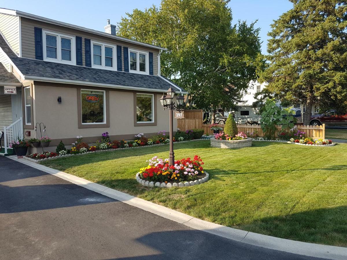 Fox Motor Inn Greater Napanee Экстерьер фото