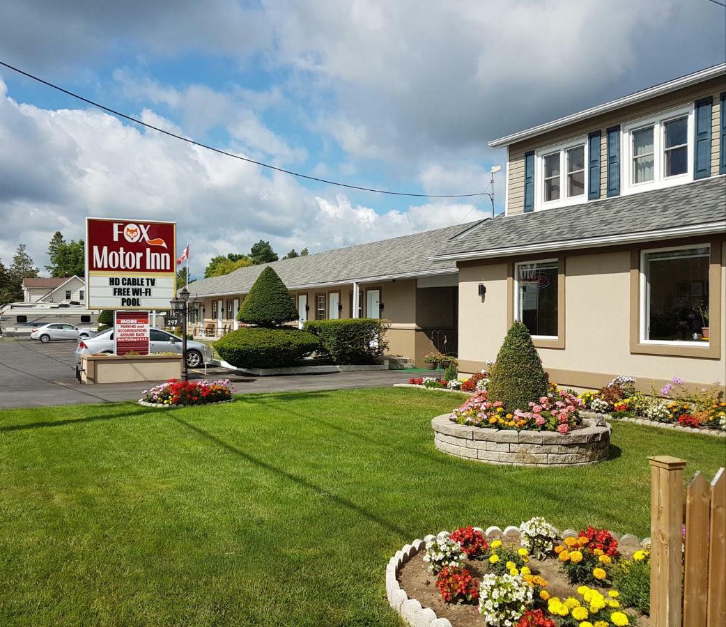 Fox Motor Inn Greater Napanee Экстерьер фото