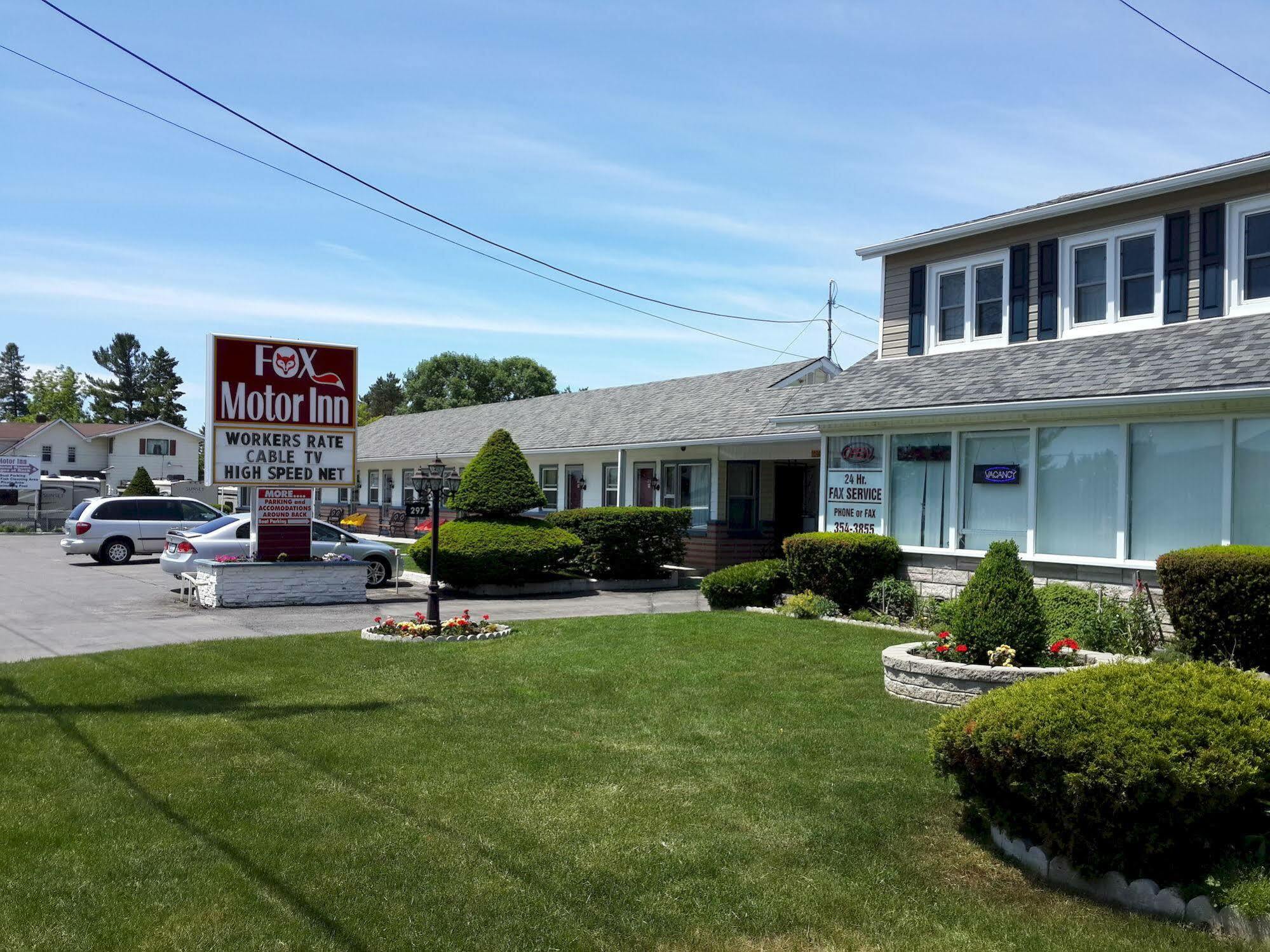 Fox Motor Inn Greater Napanee Экстерьер фото